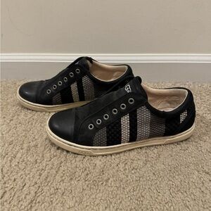 Women’s Ugg slip on shoe size 8